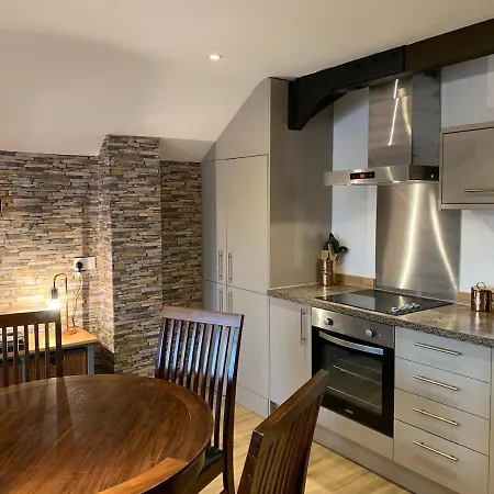 The Loft- Industrial Style Flat * Windermere