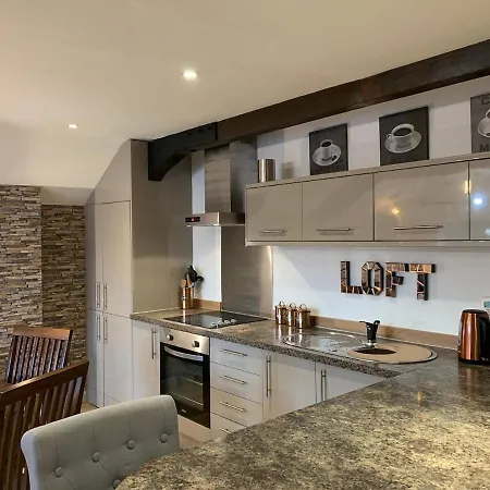 The Loft- Industrial Style Flat * Windermere